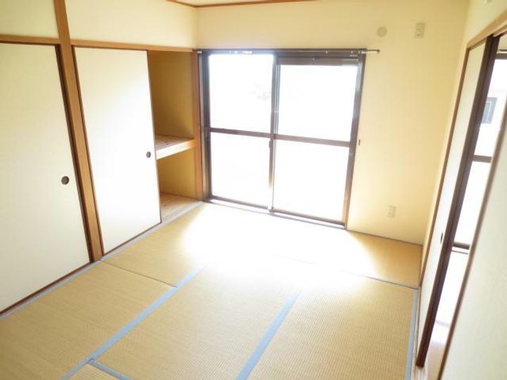 ハイランドマンション多田1・2号の居間