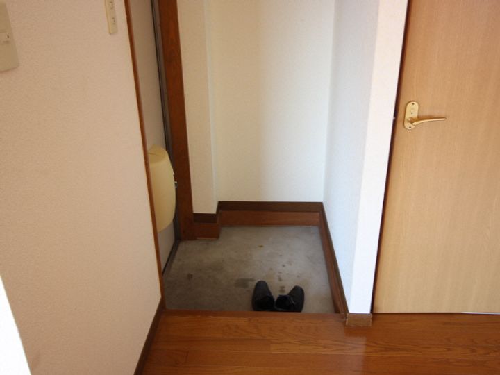 宮崎県都城市早鈴町(アパート)の賃貸物件の玄関