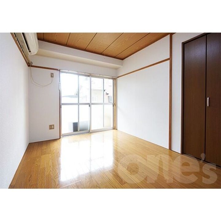 篭屋マンションの内装