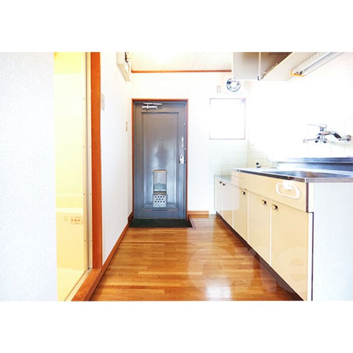 篭屋マンションの玄関