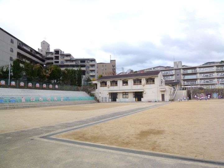 逆瀬川18号棟の周辺