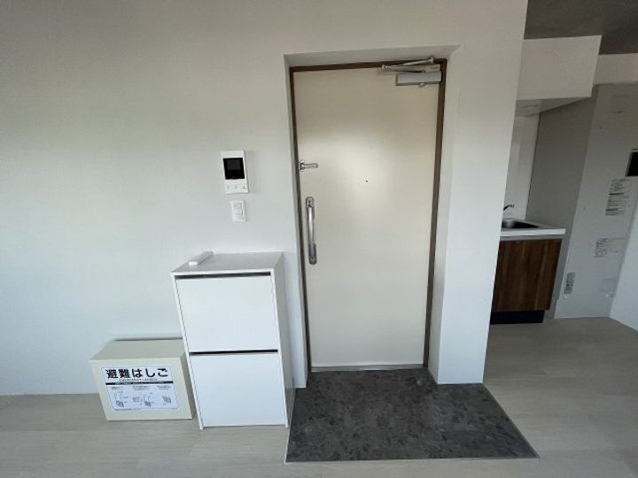 グラスプラス上中里の玄関