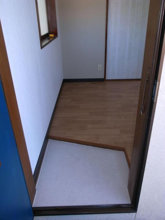 鈴木コーポの玄関