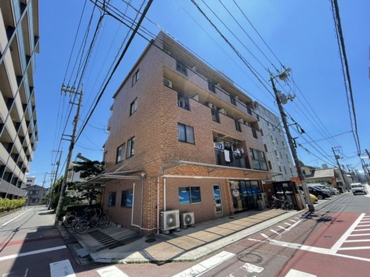 庚午坂本ビルの外観