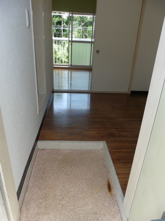 東村山YKハイツの玄関