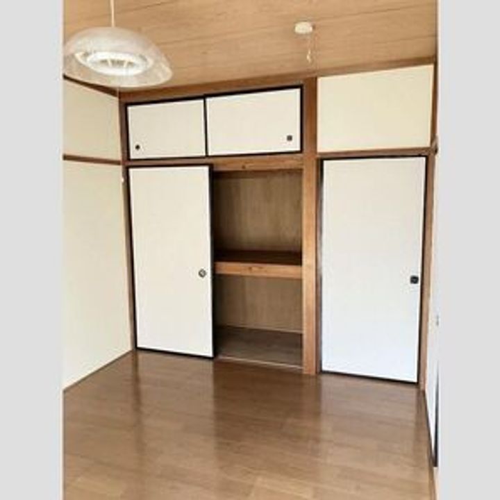 パインハウスIの内装
