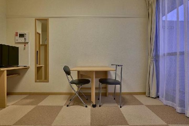 レオパレスレスト 清水の居間