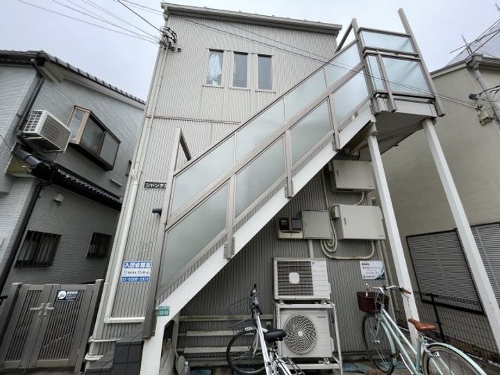 シャンテ池袋本町の外観