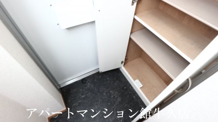 レオパレスいずみの玄関