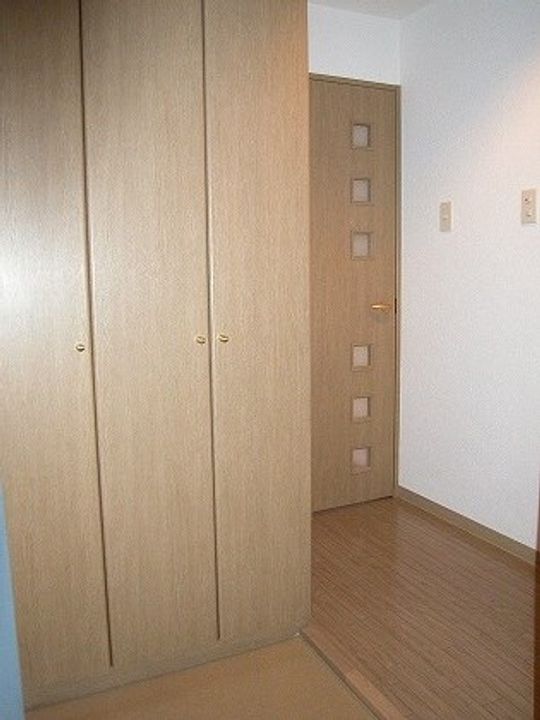 ティアラN5の玄関