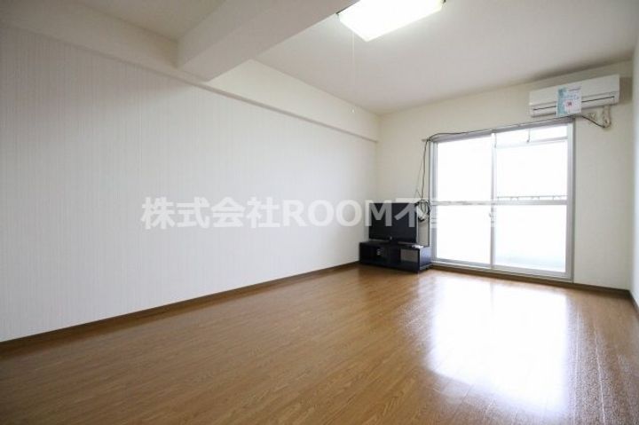 イーストウッドマンションの居間