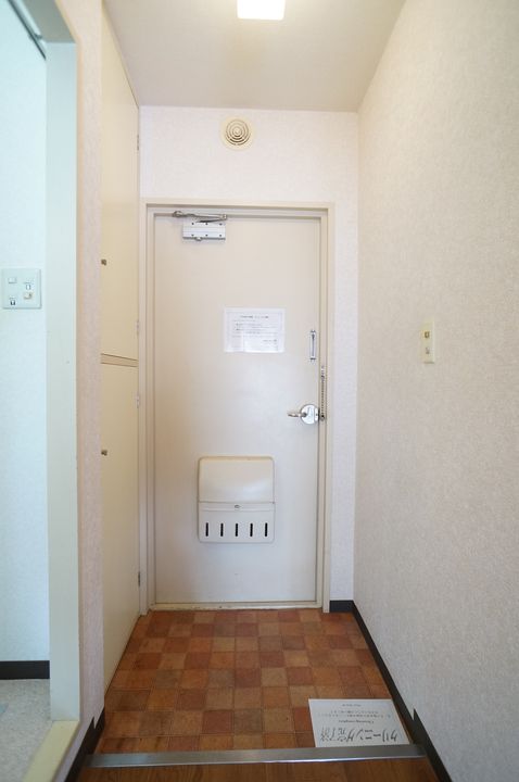 フォーレスト梶ヶ谷の玄関