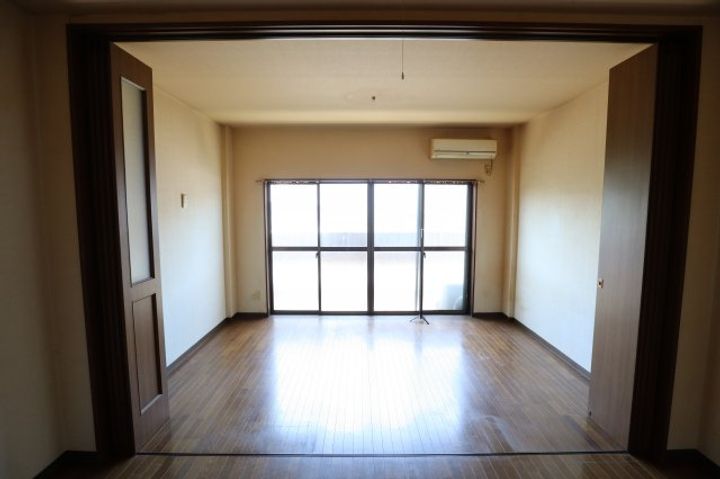 ビアンネートル新保の居間