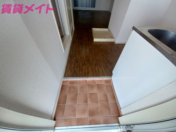 前田ハイツA棟の玄関