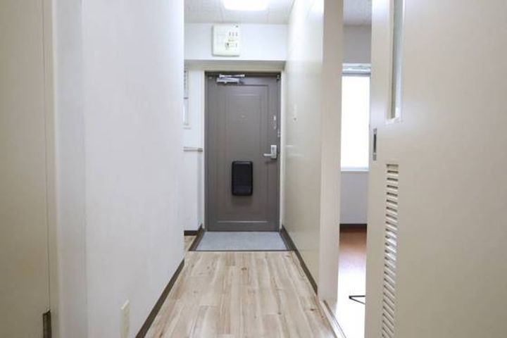 岡山県岡山市東区西大寺松崎(マンション)の賃貸物件の玄関