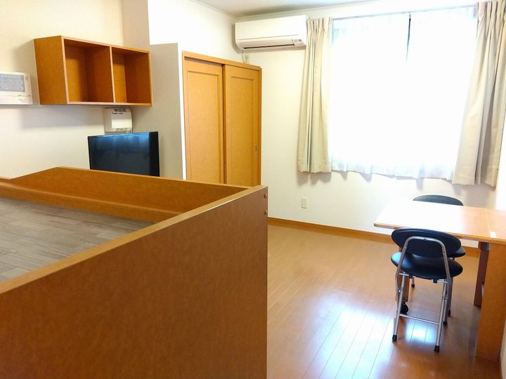 レオパレスカマン セジュールの居間