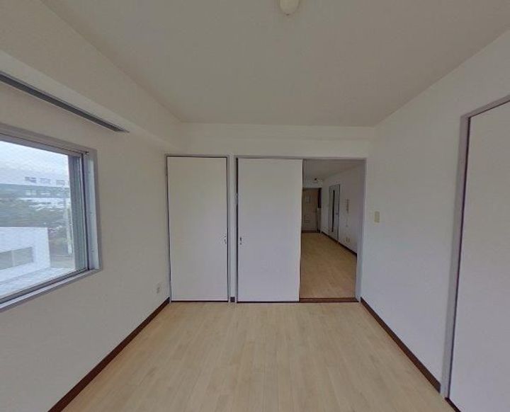 北八マンションの居間