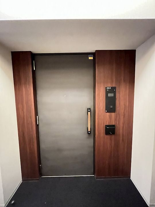 オークプレイス目黒行人坂の玄関