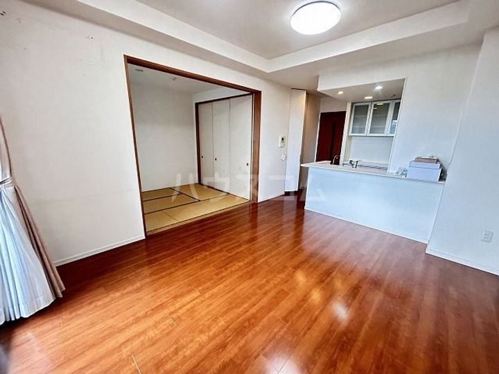 サーパスシティ小田原の居間