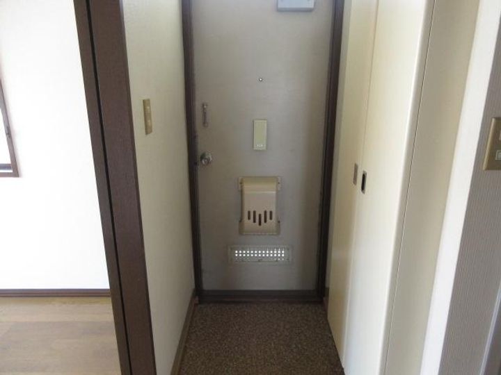 サンハイツ・中央町の玄関