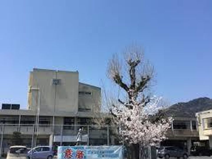 サンハイツ・中央町の周辺