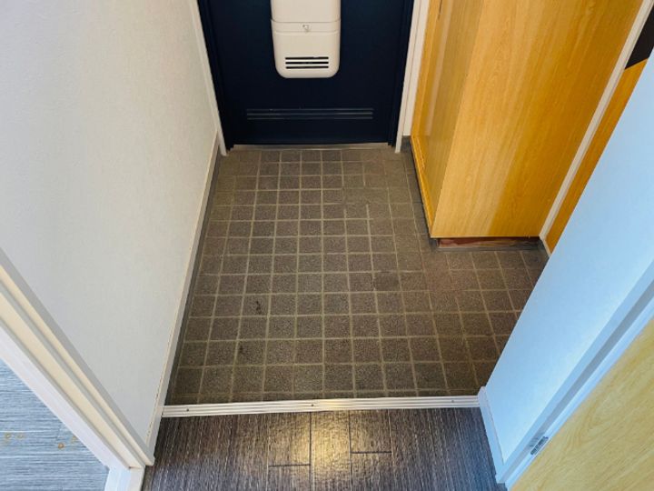 ミナミロイヤルハイツの玄関