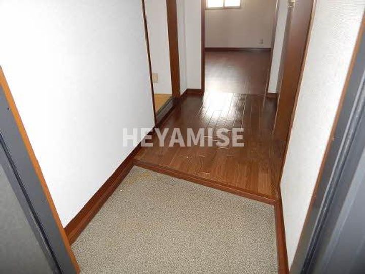 ストーク諏訪Aの玄関