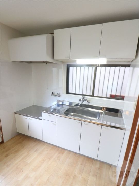 大阪府吹田市垂水町2(一戸建)の賃貸物件のキッチン