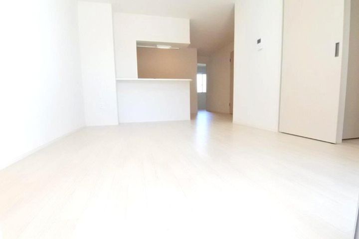 ボンヴィラージュK&M才川 IIの居間