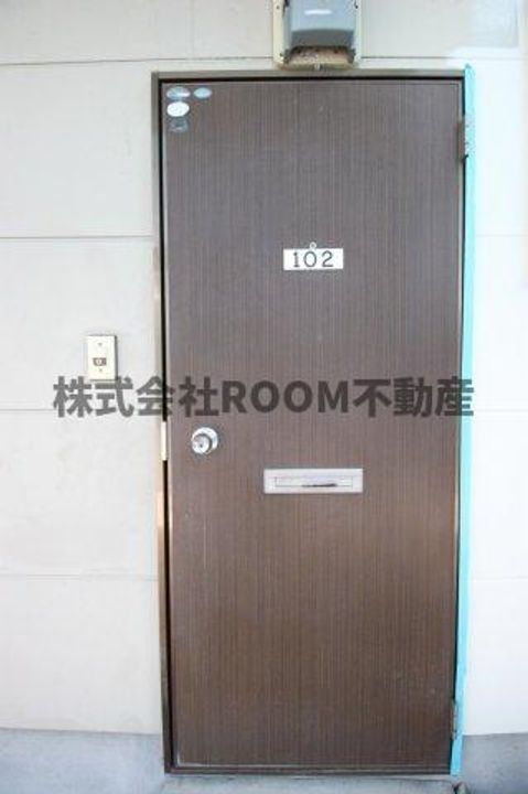 ガーデンR7の玄関