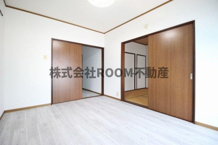 ガーデンR7の居間