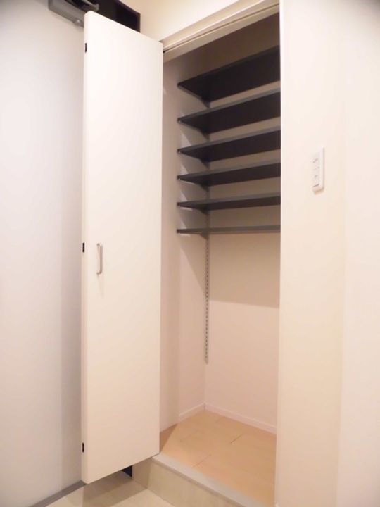 東京都世田谷区粕谷4(マンション)の賃貸物件の玄関