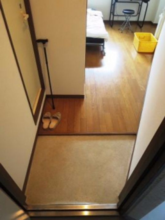 やなぎ屋マンションの玄関