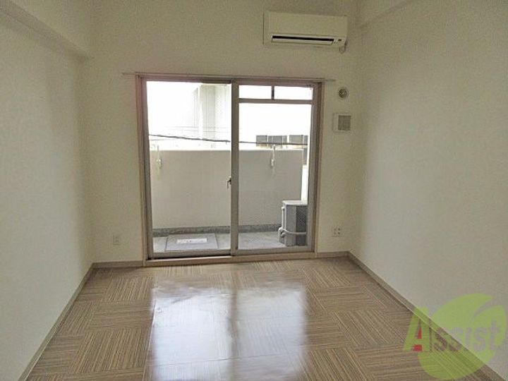 アーデン千里中央の居間