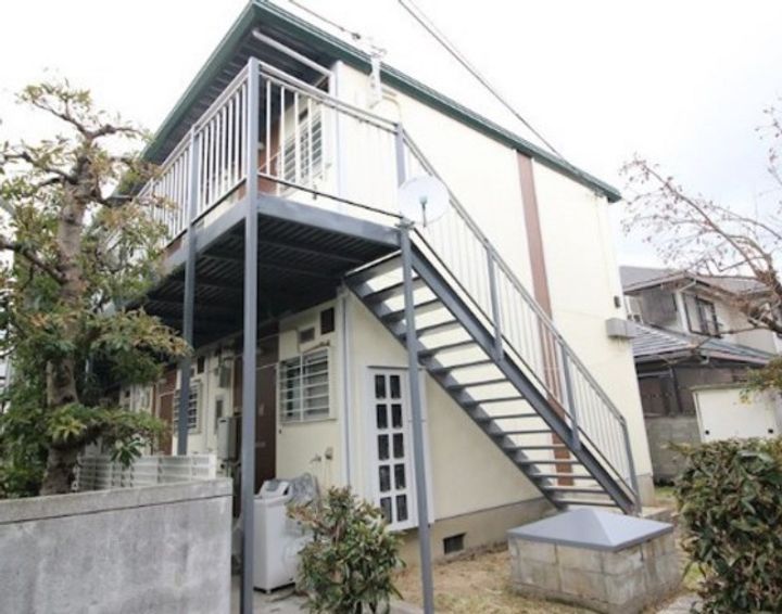 岡山県岡山市北区番町1の賃貸アパートの外観
