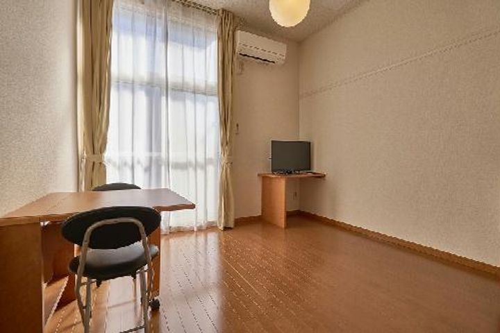 レオパレスDearfriendsの居間
