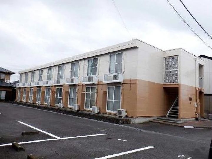 レオパレスルミエールの外観