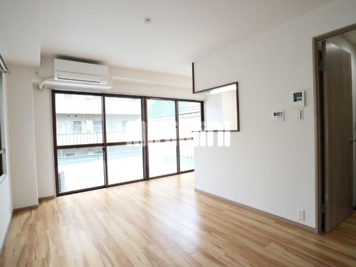 リベラル仲町台の居間