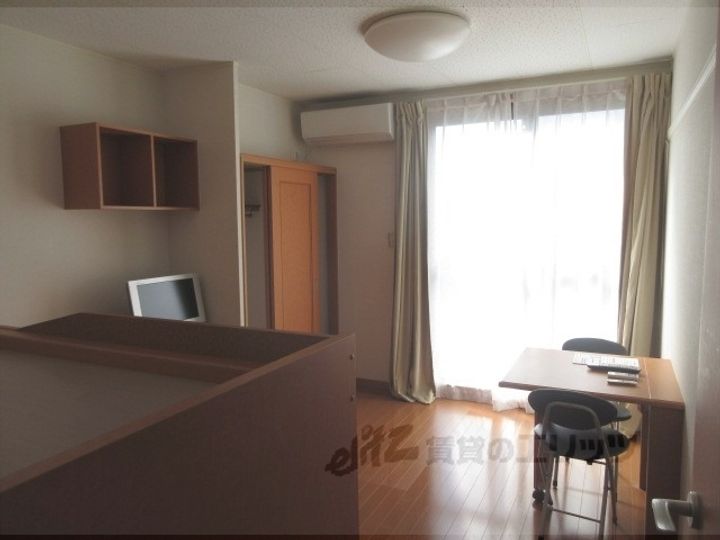 レオパレス日夏の居間