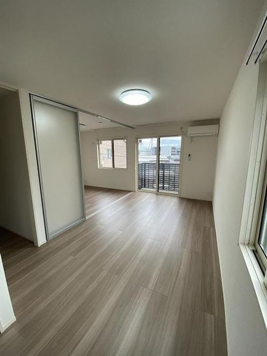 カーサ クイント Eの居間