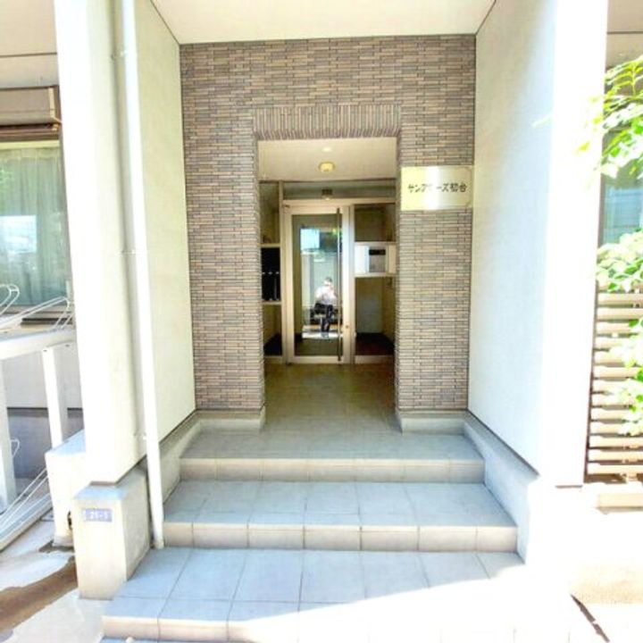 サンアローズ初台の地図