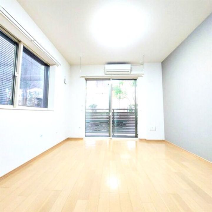 サンアローズ初台の居間