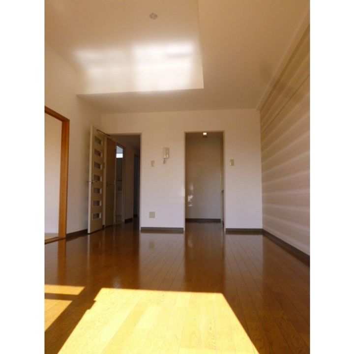 メルヴェーユ上永谷の居間