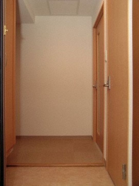 ティアラタワー中島倶楽部の玄関