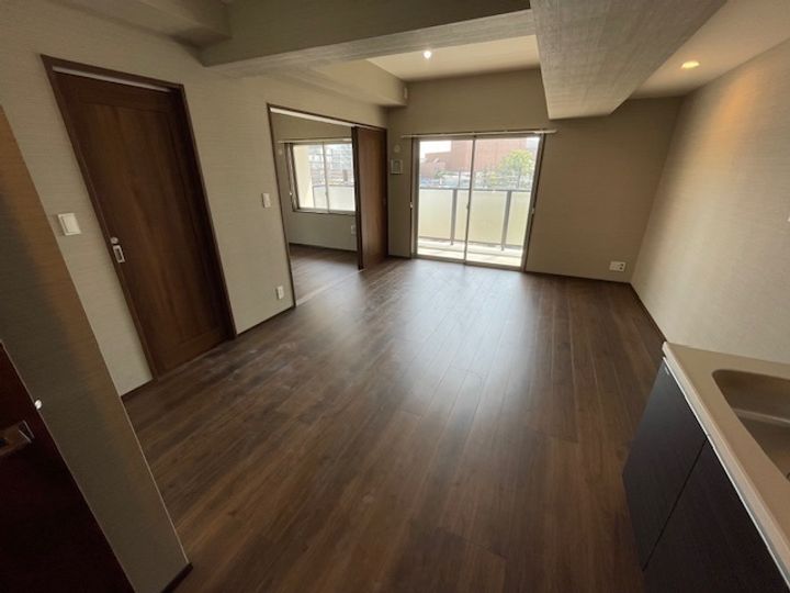 シュリンプタワーの居間