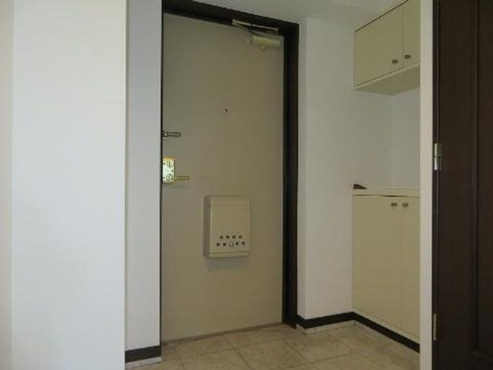 朝日プラザエザース長根公園の玄関
