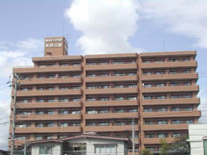 朝日プラザエザース長根公園の外観