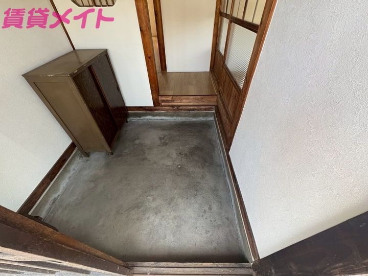 三重県四日市市日永5(一戸建)の賃貸物件の玄関