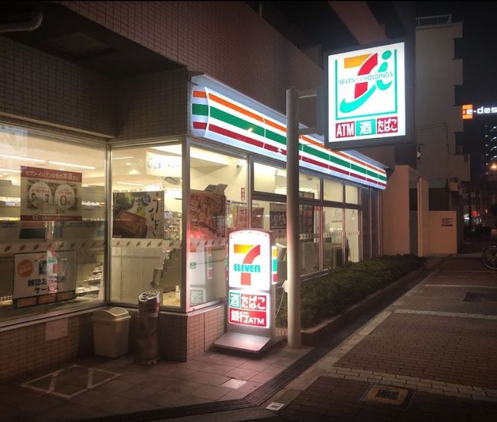 セシリア恵美須の周辺