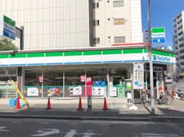 セシリア恵美須の周辺